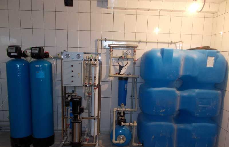 Установка умягчения и обессоливания воды из скважины в коттедже. Фильтры для умягчения воды